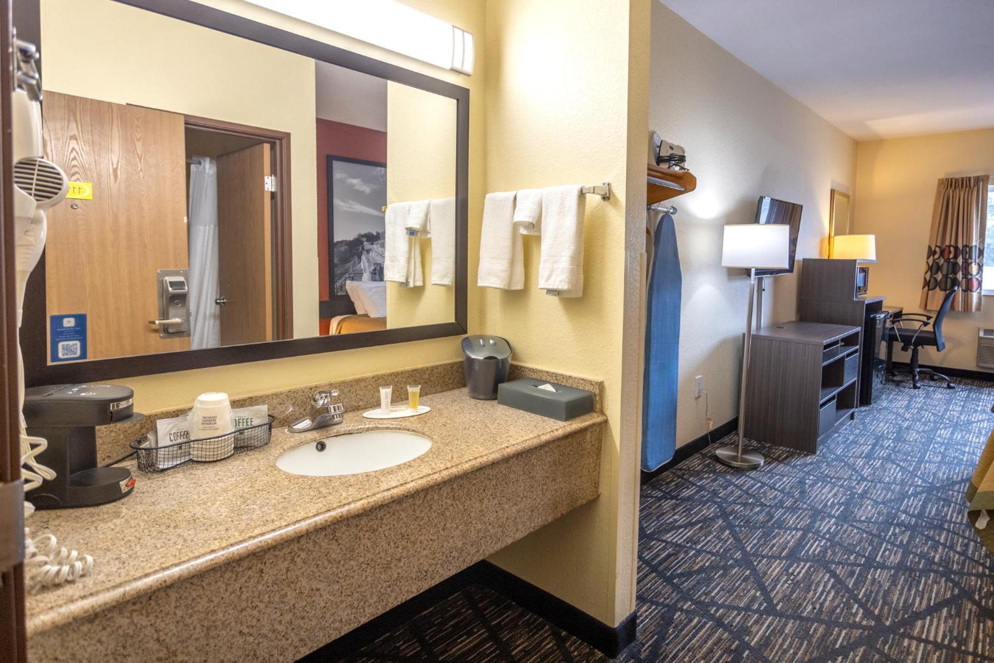 Super 8 By Wyndham Motel Big Rapids