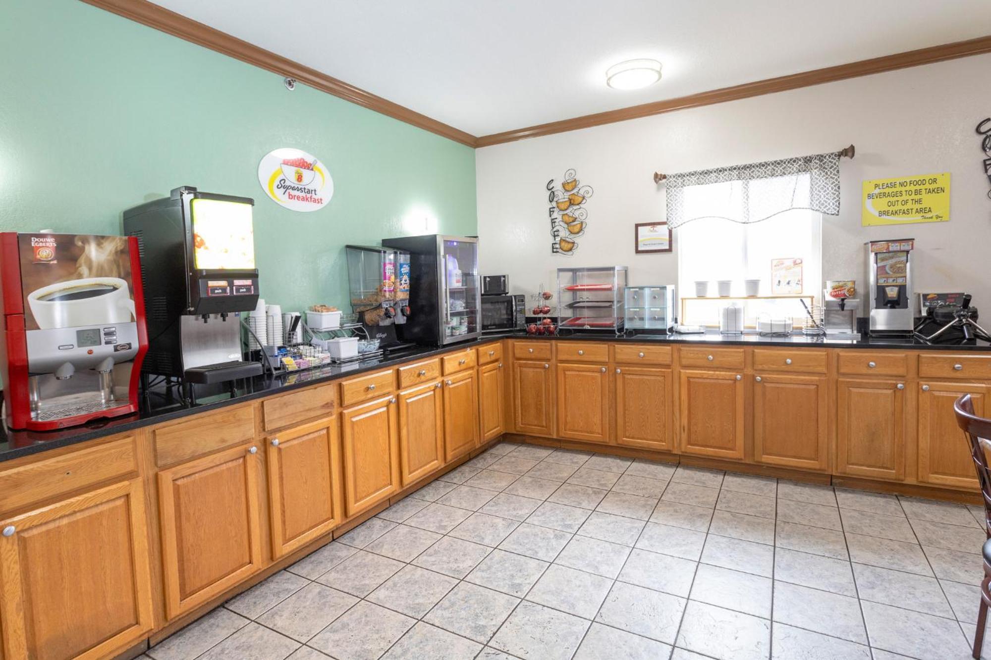 Super 8 By Wyndham Motel Big Rapids