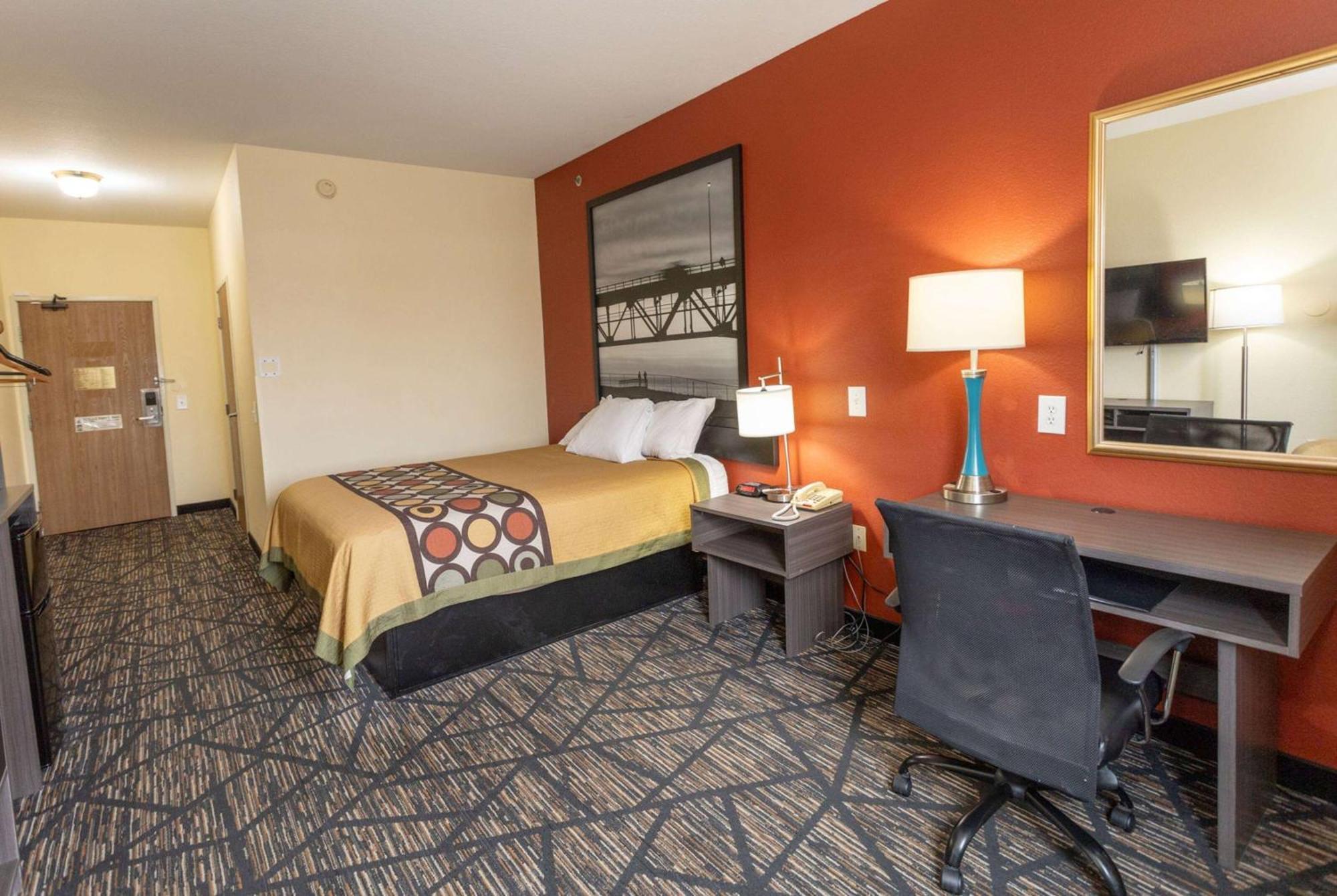 Super 8 By Wyndham Motel