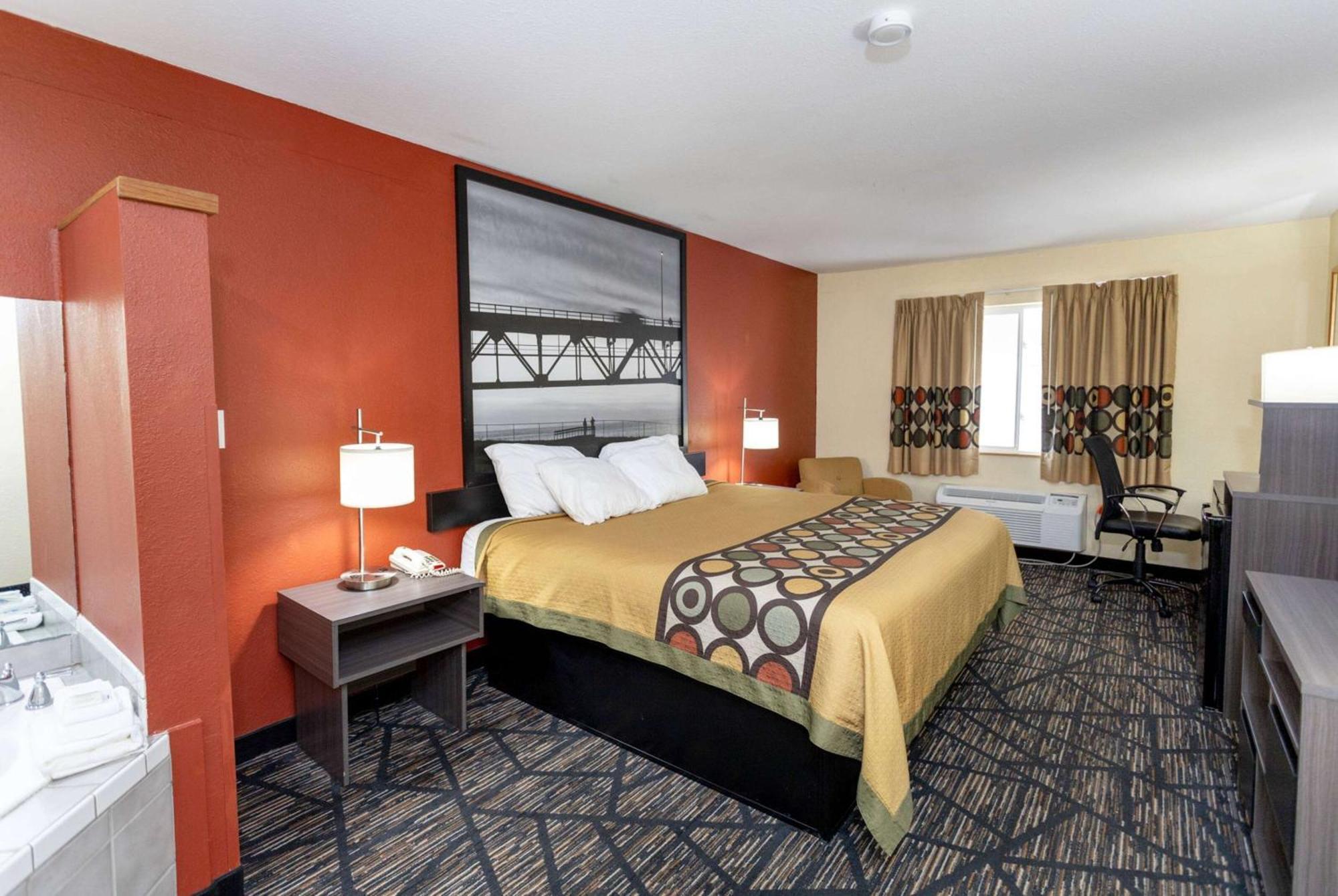 Super 8 By Wyndham Motel